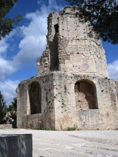 Tour de N&icirc;mes